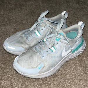 Worn Nike react sneakers women’s size 9